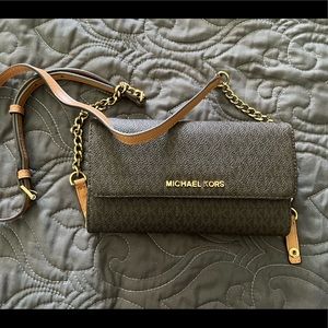 Michael Kors Crossbody Wallet